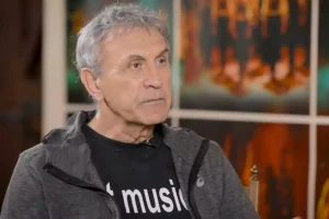 Γιώργος Νταλάρας: «Αυτό είναι το ελάττωμά μου, θα πεθάνω είτε επάνω στη σκηνή είτε σε κάποιο στούντιο»