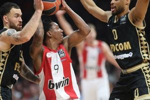 Τρίτωσε το κακό για τον Ολυμπιακό