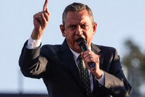 Τουρκία: Πυρά Οζέλ κατά Ερντογάν