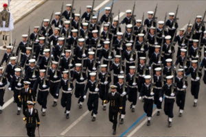 Εορτασμός 25ης Μαρτίου: Κοσμοσυρροή στο Ηράκλειο για την μαθητική παρέλαση