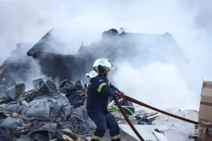 Φωτιά σε υπαίθριο χώρο στο αεροδρόμιο «Ελευθέριος Βενιζέλος»