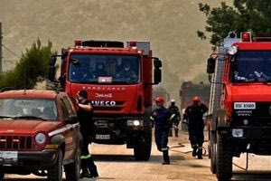 Αυξάνονται οι εποχικοί πυροσβέστες στις Κυκλάδες – Επεκτείνονται κι οι συμβάσεις τους σε 8 μήνες