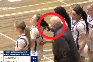 Προπονητής μπάσκετ κοριτσιών τράβηξε παίκτρια από την αλογοουρά