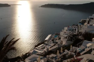 Σεισμοί στη Σαντορίνη: Υπαρκτός ο κίνδυνος τσουνάμι, λέει η Επιτροπή Διαχείρισης Κινδύνων και Κρίσεων του ΕΚΠΑ