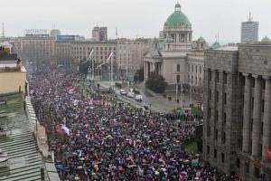 Σερβία: Μεγαλειώδης συγκέντρωση κατά της διαφθοράς στο Βελιγράδι – Δείτε βίντεο