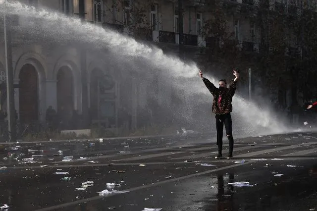 Πλακιάς για τη νεαρή κοπέλα απέναντι στην «Αύρα»: «Πλέον, είναι η κόρη μου»
