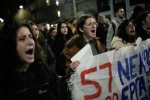 Τέμπη: Ξανά στους δρόμους μαθητές και φοιτητές την Παρασκευή