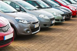 Ο Τραμπ απειλεί με περισσότερους δασμούς ΕΕ και Καναδά – Κλυδωνισμοί στην παγκόσμια αυτοκινητοβιομηχανία