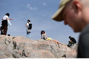 Ο τουρισμός πάει για νέο ρεκόρ το 2025 – Οι ξενοδόχοι διαμαρτύρονται για τη βραχυχρόνια μίσθωση