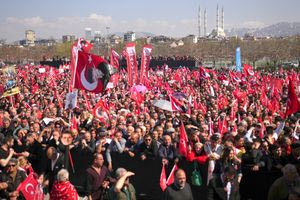 Τουρκία: Μεγάλη διαδήλωση στην Κωνσταντινούπολη για την προφυλάκιση Ιμάμογλου – Φωνάζουν «δικαιοσύνη»