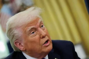 Ο Ντόναλντ Τραμπ απειλεί με δασμούς όποια χώρα αγοράσει πετρέλαιο και φυσικό αέριο από την Βενεζουέλα