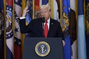 Ο Τραμπ υπέγραψε το διάταγμα με το οποίο καταργεί το υπουργείο Παιδείας