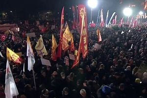 Ιμάμογλου: Με διαδηλώσεις και αποχή από τα μαθήματα συνεχίζουν οι φοιτητές