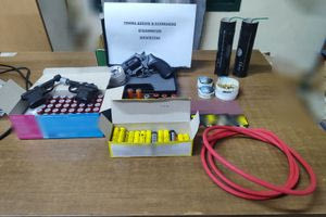 Ιεράπετρα: Σύλληψη 37χρονης για κατοχή φωτοβολίδων και εκρηκτικών