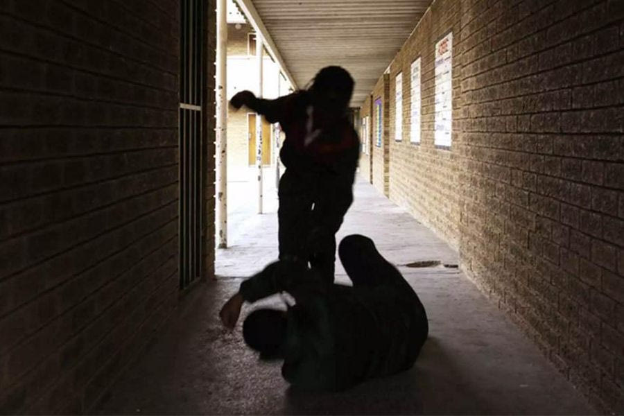 Άγρια επίθεση 18χρονου σε 19χρονο στην πλατεία του χωριού – Του έσπασε τα δόντια
