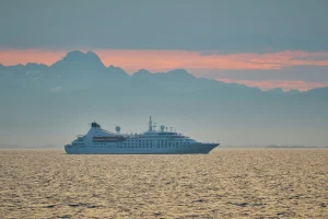 Ανκόνα- Πάτρα: Επιβάτης πλοίου έπεσε στη θάλασσα ανοιχτά του Μπάρι