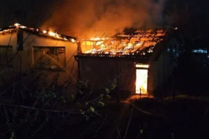 Επικοινωνία Γεραπετρίτη με τον ΥΠΕΞ της Βόρειας Μακεδονίας για την πολύνεκρη πυρκαγιά