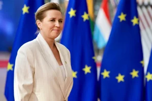 Τριήμερη επίσκεψη της πρωθυπουργού της Δανίας στη Γροιλανδία για συνομιλίες με τη νέα κυβέρνηση