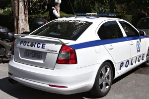 Πάνω από μισό κιλό κοκαΐνης βρέθηκε σε όχημα στον Πειραιά – Τέσσερις συλλήψεις