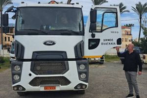 Ο Δήμος Πλατανιά προσέφερε ένα απορριμματοφόρο στο Δήμο Μαλεβιζίου