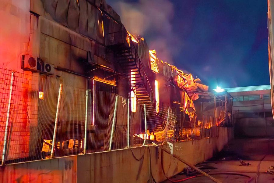Οριοθετήθηκε η φωτιά στη ΒΙ.ΠΕ. Ηρακλείου: Ολοκληρωτική καταστροφή στο εργοστάσιο Κοπιδάκη