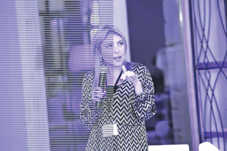 Δ. Λιμνιωτάκη: Οταν μια γυναίκα που πονάει χαρακτηρίζεται «υστερική» και ο πόνος της «ψυχοσωματικός»