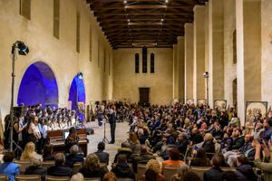 Χειροκροτήθηκε θερμά η “Μουσική τριλογία” της Περιφέρειας Κρήτης από το πλήθος που κατέκλυσε τα ιστορικά μνημεία του Χάνδακα