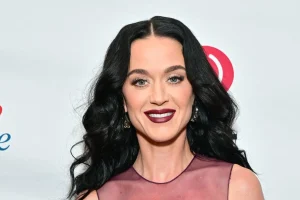 Η Κέιτι Πέρι θα γράψει τραγούδι για το ταξίδι της στο διάστημα