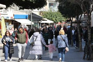 Πάσχα: Σε ισχύ από σήμερα το εορταστικό ωράριο – Πως θα λειτουργήσουν τα καταστήματα