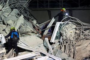 Μιανμάρ: 60χρονη ανασύρθηκε ζωντανή από τα ερείπια 91 ώρες μετά τον ισχυρό σεισμό