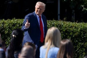 Ρεσιτάλ Τραμπ: «Τη δεύτερη φορά, διοικώ τη χώρα και τον κόσμο»