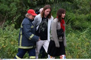 Η στιγμή της διάσωσης των τουριστών που αποκλείστηκαν στο ρέμα Προμπονά (vid)