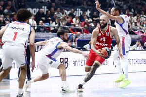 «Σκούπισε» τον Πανιώνιο και προκρίθηκε στα ημιτελικά της Α1 μπάσκετ ο Ολυμπιακός (vid)