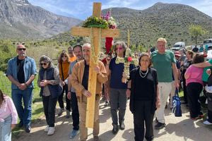 Λασίθι: Με κατάνυξη η περιφορά του επιταφίου στο Οροπέδιο του Λιμνάκαρου