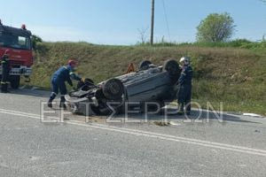 Σέρρες: Αυτοκίνητο τούμπαρε και βγήκε εκτός δρόμου
