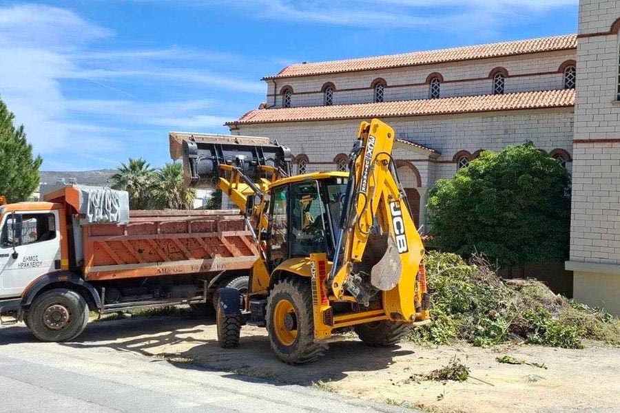 Ηράκλειο: Απομακρύνονται εύφλεκτα υλικά που προορίζονταν για το κάψιμο του Ιούδα