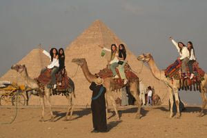 Πυραμίδα της Γκίζας: Απογοήτευση τουριστών για την πραγματικότητα ενός από τα 7 αρχαία θαύματα