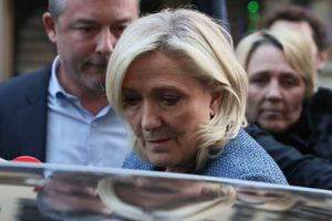 Μαρίν Λεπέν: Πολιτική απόφαση η καταδίκη μου – Παραβιάζεται το κράτος δικαίου και η δημοκρατία