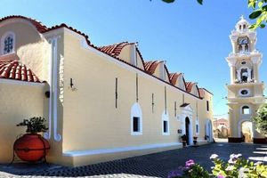 Ρόδος: Κατέρρευσε εξέδρα την ώρα της Ανάστασης σε εκκλησία