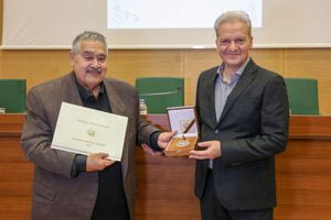 Συγκίνηση στην βράβευση του Μηνά Μαυροειδή – Φωτογραφίες