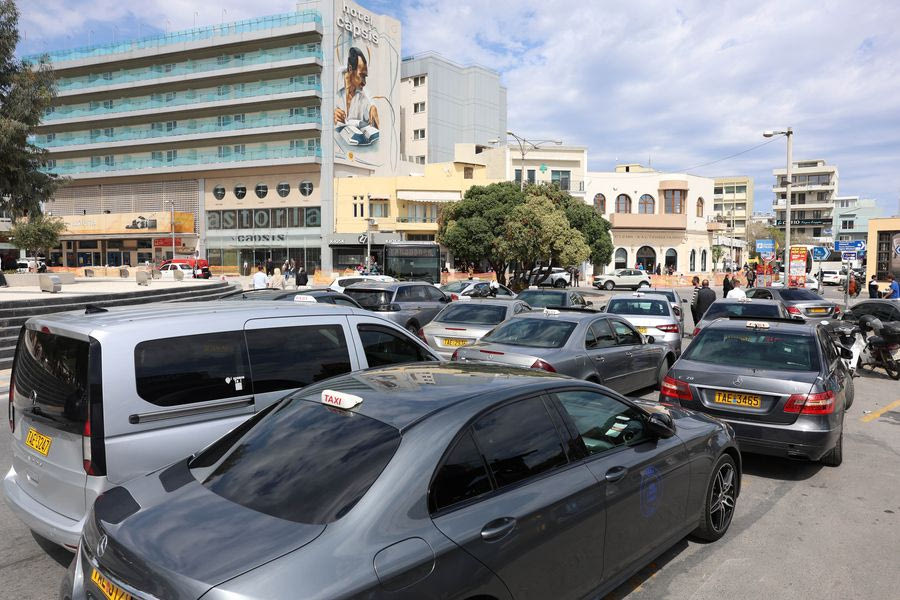 Επίθεση σε οδηγό ταξί στην Αγία Πελαγία: Συνελήφθη ένας 29χρονος και o ανήλικος αδερφός του!
