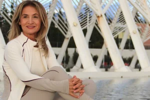 Μαρία Πολύζου: Κάποτε έτρεχα να φύγω από το σκοτάδι, τώρα είμαι στο φως