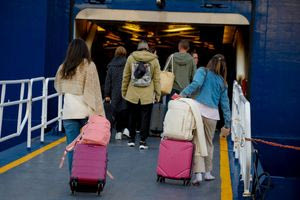 Λιμάνι Πειραιά: Ταλαιπωρία για εκατοντάδες επιβάτες – Απαγορευτικό απόπλου λόγω μηχανικής βλάβης