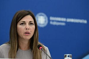 Ζαχαράκη: «Ο Πάπας Φραγκίσκος αφιέρωσε τη ζωή του στην υπηρεσία του πλησίον»