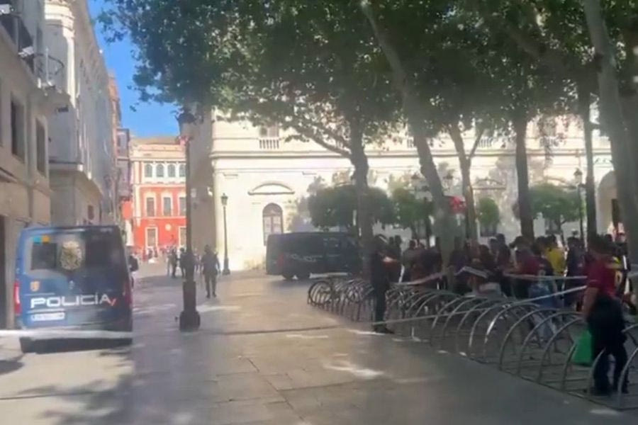 Μπαρτσελόνα – Ρεάλ Μαδρίτης: Επεισόδια και σύλληψη στη Σεβίλλη πριν τον τελικό του Copa del Rey