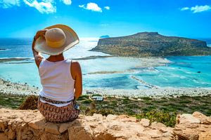 Απογειώνεται ο τουρισμός στην Κρήτη – Πληρότητες ως και 100% τον Ιούνιο