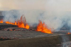 Έκρηξη ηφαιστείου στην Ισλανδία – Απομακρύνθηκαν τουρίστες και κάτοικοι