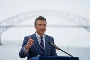 Οι ΗΠΑ δεν επιδιώκουν πόλεμο με την Κίνα, διαβεβαίωνε ο υπουργός Άμυνας Πιτ Χέγκσεθ