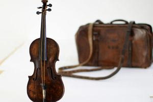 Βιολί από την ταινία «Τιτανικός» πωλείται σε δημοπρασία
