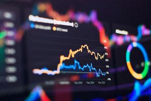 Υψηλός κίνδυνος για τα χρηματιστήρια, ρίχνει λάδι στη φωτιά ο Τραμπ – Φόβοι για “Μαύρη Δευτέρα”